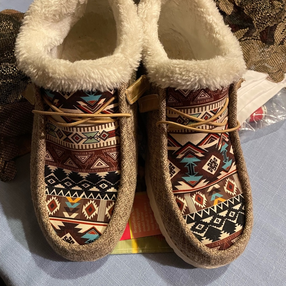 Source Unknown Brown and Cream Slippers with Plush Lining (S)